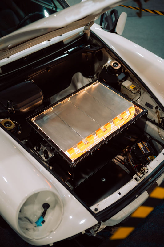 ESDI Elektro-Umbau-Kit Porsche 964 – Hochvolt-Batteriepack im Frunk